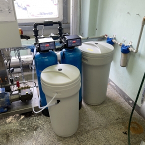 Instalace domácí úpravny vody (akce-sapeli-polna-odstraneni-tvrdosti-na-0-zeleza-rozprasovani.jpg)