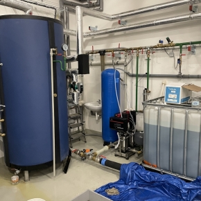 Instalace domácí úpravny vody (akce-skladovaci-prostory-odstraneni-zeleza-a-manganu-skrapeni-chladicu.jpg)